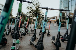 共享電動滑板車、電動機車當道！微移動交通如何成為城市通勤首選？