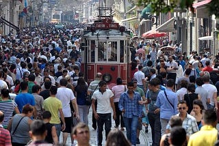 Hukukta gerilerken bir de mutsuzluk artıyor