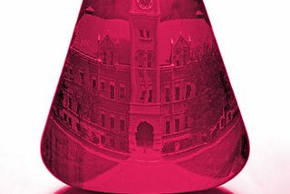 A maroon flask with UM’s Main Hall inside.