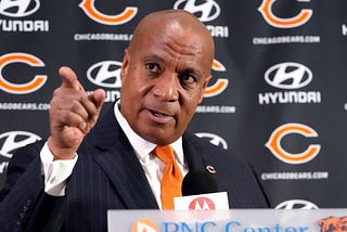 ¿Qué tan involucrado estará el presidente de los Bears, Kevin Warren, con las operaciones de fútbol?