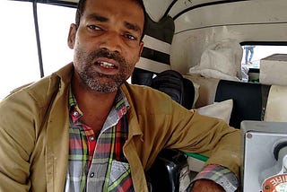 This Bangalore Auto Driver’s Singing And Painting Will Bewilder You