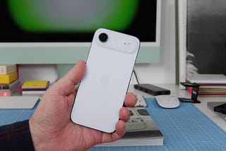 iPhone Air in Cloud White