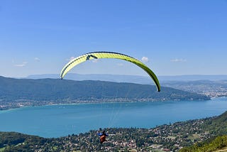 Paragliding. Best Places for Paragliding in India.