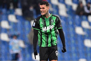 Picture of Gianluca Scamacca playing football for Sassuolo