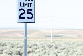 An American speed limit sign — 25 miles per hour.