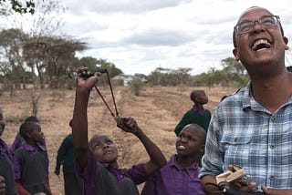 Kenya: Reforestando con canicas