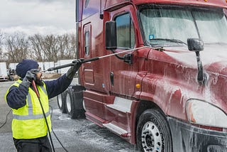 How to Schedule Regular Mobile Truck Washing for Your Fleet