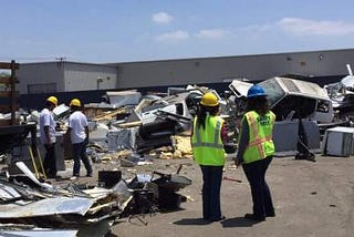 El ejército de chatarreros hispanos que limpia todos los días las calles de Los Ángeles