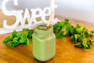 Green Chocolate Smoothie (Packed With Plant Protein)