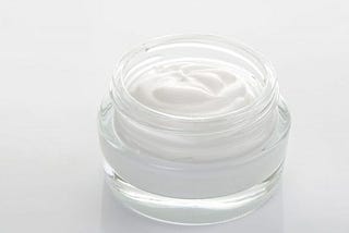 How to choose the raw materials of cream skin care products?