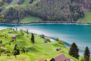 Suíça. . Descubra os melhores destinos de férias no ebook gratuito que pode descarregar através do…