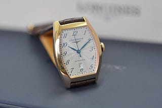 Đầu tư đồng hồ vàng 18k