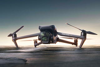 The Mavic 3 Pro and Pro Cine have the new bug-eyed three camera system. Image: DJI