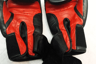 How to take care of our boxing gloves when we are beginners