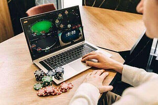 Guide To Online Poker Betting — mamacasinos