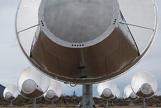 Satellite dish that forms part of the Alien Telescope Array. Photo credit Colby Gutierrez-Kraybill — https://www.flickr.com/photos/cgk/1558787110/