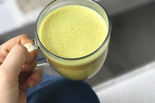 Leche Adaptogena de Cúrcuma + Beneficios Saludables