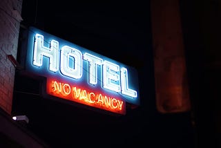 Hotel Yield Management: Pricing and Reservation Strategies to Maximize Revenue
