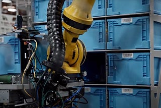 Amazon presents Ernie and Bert the new robots for its warehouses