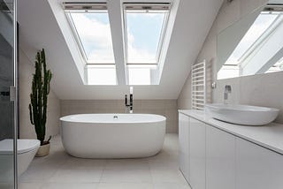 The 4 Pros & Cons Of A Freestanding Bath