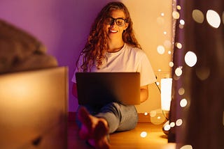 Fanvue Unveiled: Your Gateway to Exclusive Creativity and Engagement -Net Republica