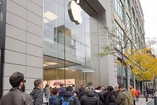 iPhone X: Canadians line up at Apple stores as latest smartphone hits shelves