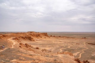 DINOSAUR FOSSIL HUNTING IN MONGOLIA’S GOBI DESERT AT THE FLAMING CLIFFS (2023 Updated)