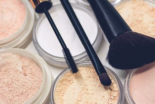 Learn About the Best Online Makeup Courses!