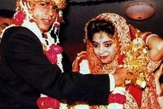 Shah Rukh Khan And Gauri Khan’s Unseen Wedding Pics Surface, They Enjoy In A Fun Dance Together