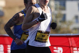Наши в Валенсии. Александр Роготень, победитель марафона в Валенсии в возрастной группе 50–54
