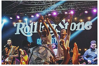 Band legendaris yang jika diterjemahkan bernama Ratu, pernah mendendangkan “terlalu mencintai bisa…
