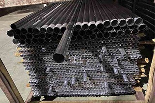 6060 round aluminum tube is made of 6060 aluminum alloy.