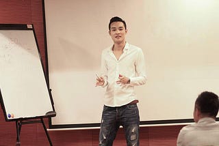 CEO Trung Nguyễn với sản phẩm bảo vệ người du lịch Việt Nam