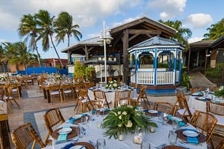 Island Vibes and Delicious Bites: Perfect Waterfront Restaurants for Couples