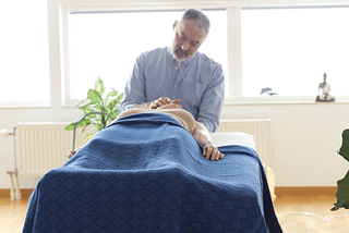 Oplev Kropsterapi hos Peter Goldek for Velvære og Balance