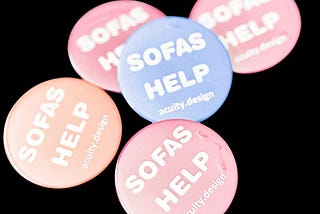 5 badges with slogan Sofas Help on them