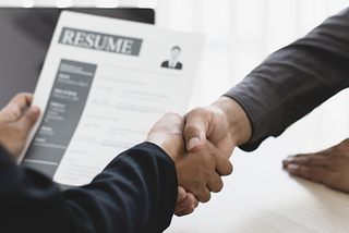 Navigating the Job Hunt: Crafting a Winning Cover Letter and Résumé