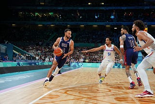 Curry, USA reach gold medal game