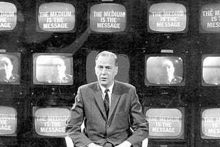 Atualizando McLuhan: hoje, o emissor é a mensagem