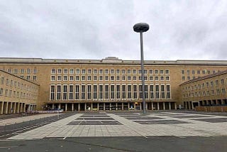 Geçmişin Hayaletlerinin Peşinde: Berlin Tempelhof Havalimanı