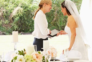 What is a full-time wedding planner?