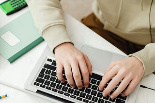 IA, ¿aliada o amenaza en la vida estudiantil?