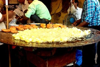 FOODIES MUST VISIT THESE 5 PLACES IN DELHI BEFORE THEY DIE !!