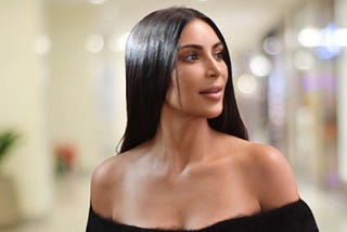 La Obsesión de Kim Kardashian por la Depilación Láser y su Transformación en el Cuidado de la Piel