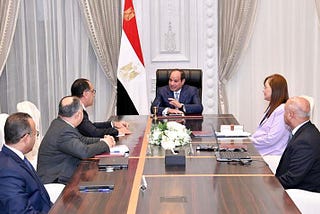 Egypt’s president reviews investment plan for transport projects