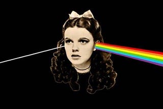 50 anos e 2 meses de Dark Side of The Moon e ainda insistem nessa palhaçada