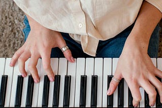 Learn How to Play Piano & Keyboards — Easy Beginner Lessons