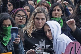 Feministas mexicanas toman medidas ante amenazas de ataque con ácido para marcha del 8M