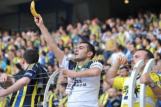 “Bananas ao campo”: a Fifa e o racismo no futebol
