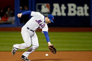 Daniel Murphy makes an error in Game 4 of the 2015 World Series